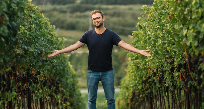 Kamil Barczentewicz oraz wernisaż ASP w Moti Wine Bar & Shop