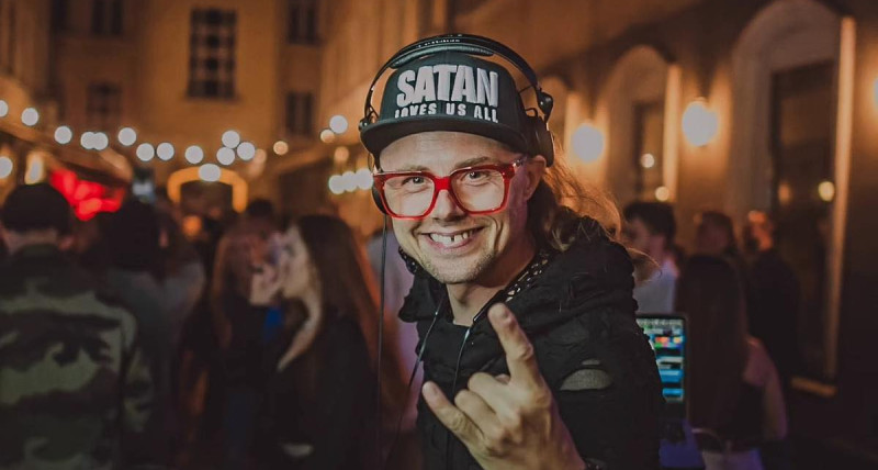 Decks on Fire vol. 1 – DJ Lizard in SkyFLYBar