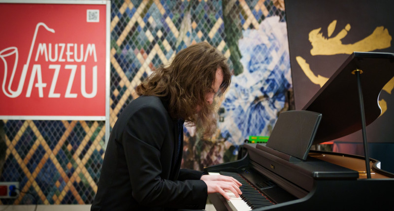 Remigiusz Knapik Post-Punk Pianist Solo Piano Koncert