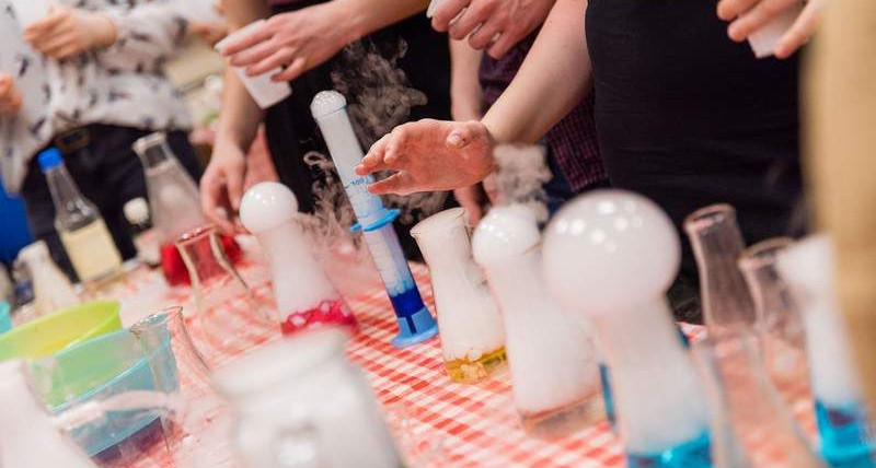 Warsztaty z suchym lodem w Café Hawana