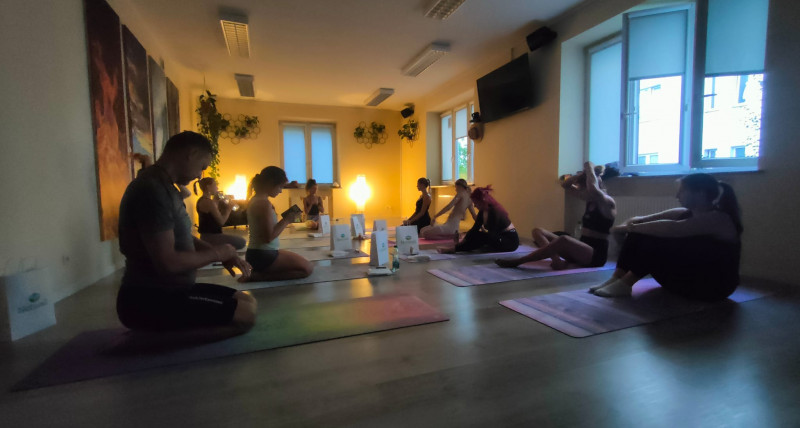 Joga dla zwierzaka: jesienne otulenie <3