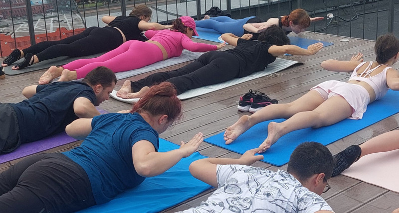 Joga na dachu w MANU, godz. 10:00