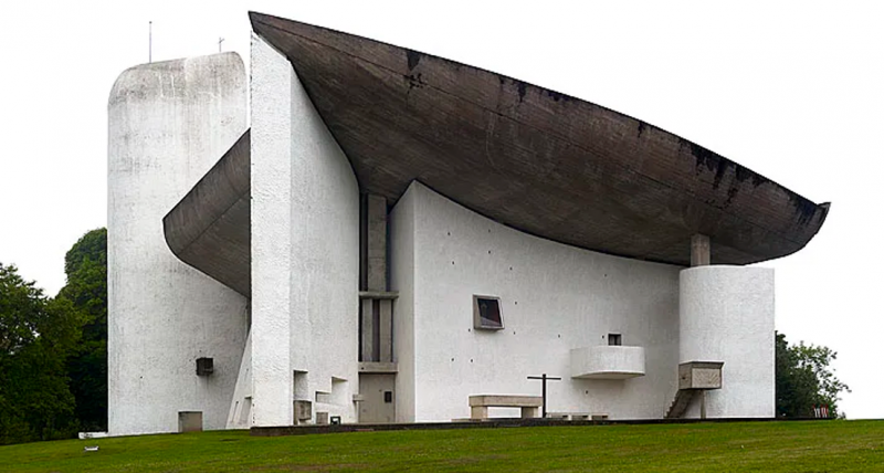MIĘDZY SACRUM A PROFANUM-ARCHITEKTURA W SŁUŻBIE EMOCJI